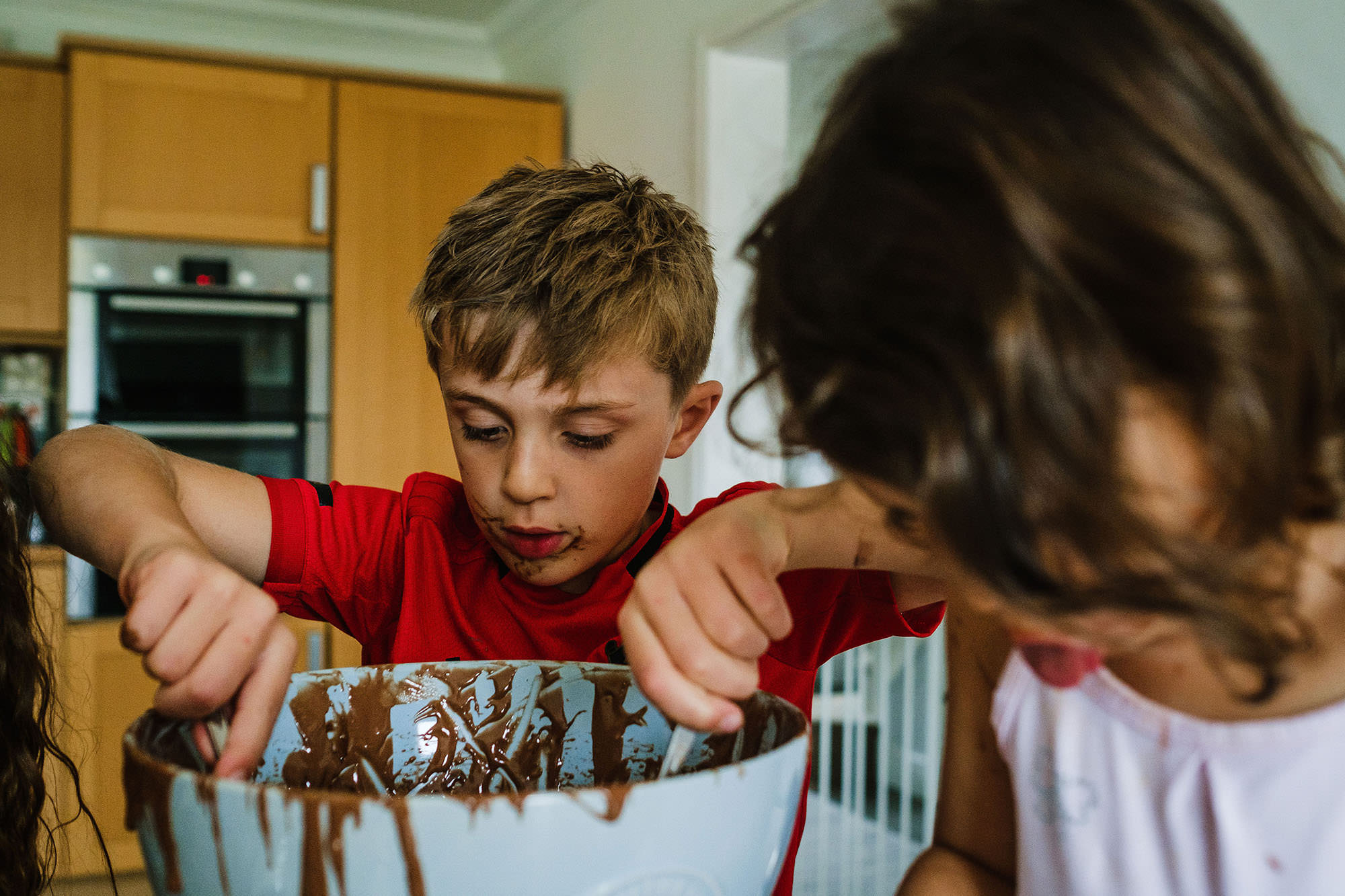 baking a cake brother and sister