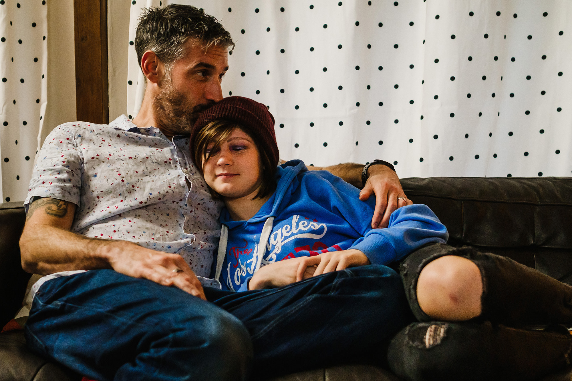 dad and daughter moment on the couch