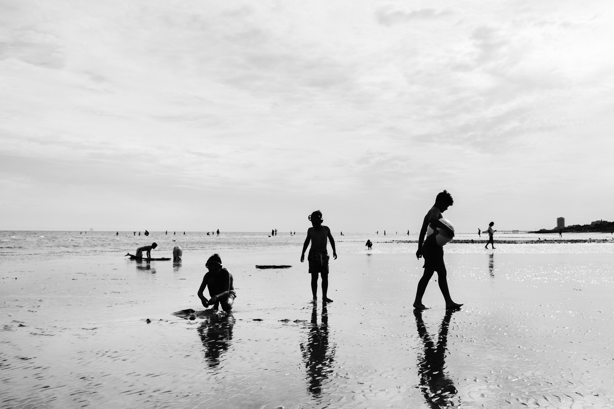 low-tide-summer-beach-sussex-worthing-lancing