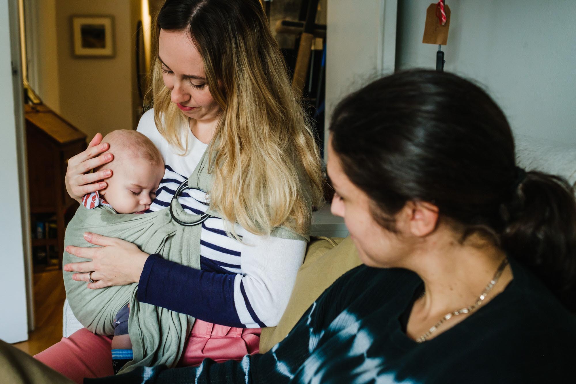 baby-napping-in-sling-family-photoshoot-london